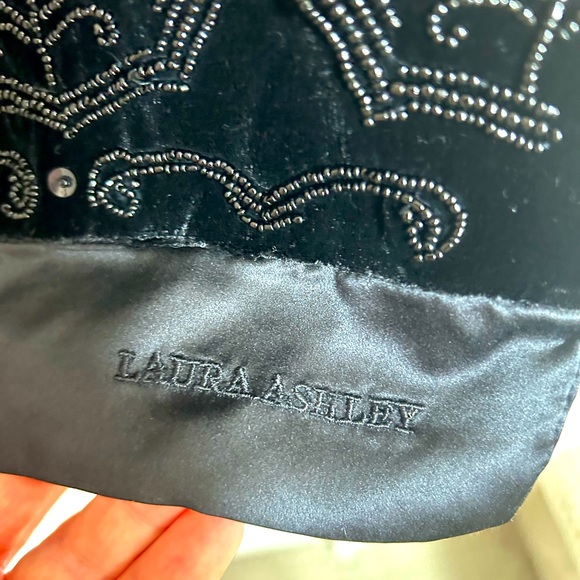 Vintage black velvet wrap by Laura Ashley in excellent condition. - Picture 3 of 4